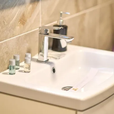 Moonstar - N Pools * 马马亚