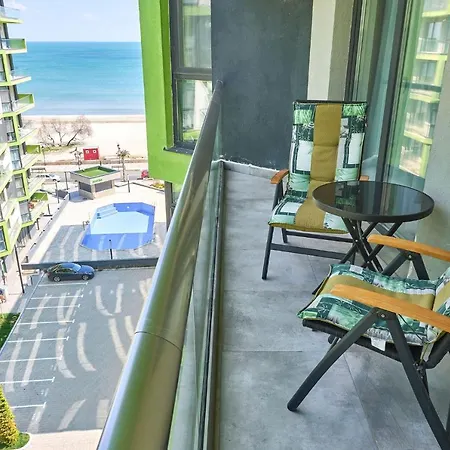 Moonstar - N Pools Mamaia