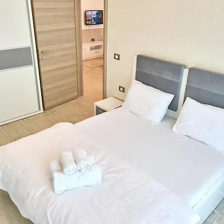 Moonstar - N Pools * Mamaia